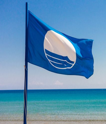 El significado de la bandera azul en las playas de España